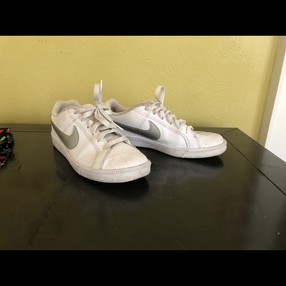 NIKE CAMPUS SHOE